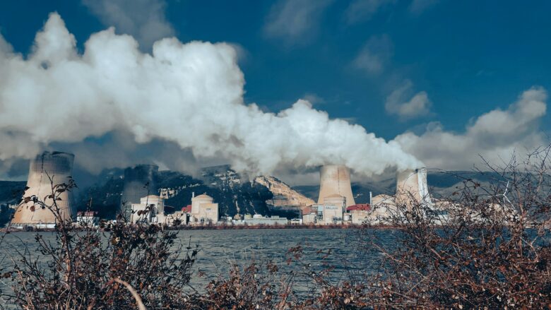 Cruas-Atomkraft werk in Frankreich. © Jametlene Reskp auf Unsplash