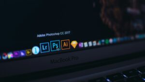 Adobe-Software am Mac. © Szabo Viktor auf Unsplash