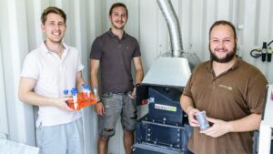 Die ProtectLiB-Gründer mit ihrer Recyclinganlage @ Uni Graz / ProtectLiB