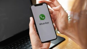 Whatsapp hat beschlossen, die Privatsphäre der User:innen stärker zu schützen. © Canva