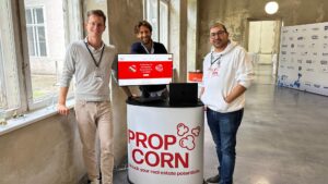 Das Propcorn-Gründungsteam (v.l.n.r.): Benjamin Buchta (CPO), Niki Stadler (CEO) und Bertty Contreras (CTO). © Propcorn