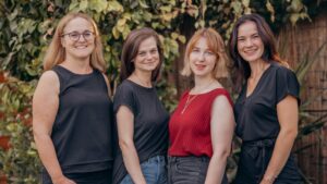 (v.l.n.r.): Das Gründerteam bilden die Unternehmensberaterin Monika Debelak-Breneis, Elisabeth Auer, Marketingexpertin und Architektin Anna Prüller und Eva-Maria Auer. © Auer