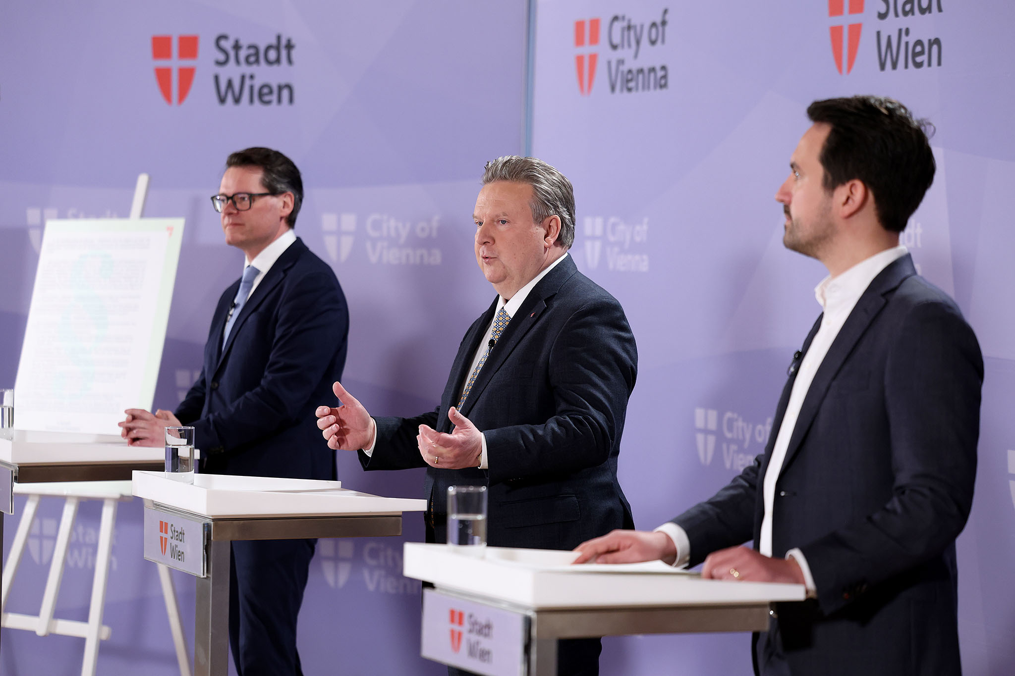 Bürgermeister Michael Ludwig, Klimastadtrat Jürgen Czernohorszky und Vizebürgermeister Christoph Wiederkehr. © Stadt Wien/Martin Votava