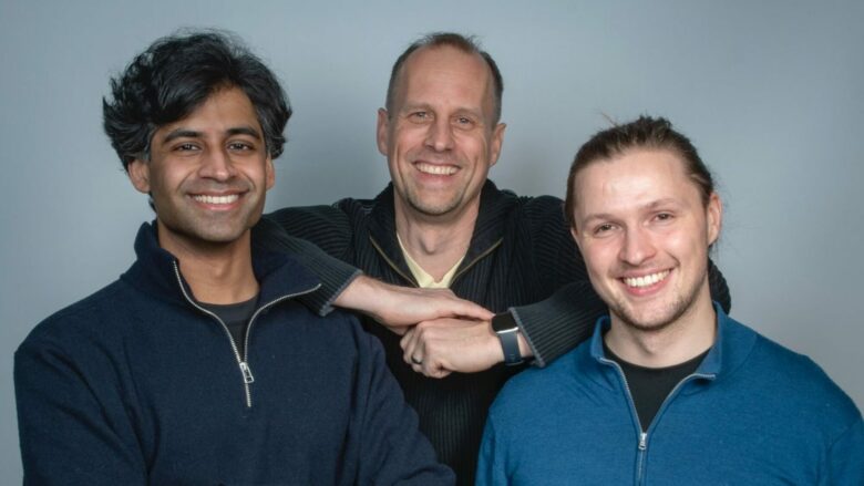 Das PriorLabs Gründungsteam (v.l.): Sauraj Gambhir, Frank Hutter und Noah Hollmann. © PriorLabs