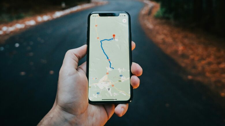 Google Maps lebt von Daten: Auch Rezensionen und Fotos sind schon lange ein wichtiger Bestandteil der Maps-Community. © Unsplash, Tamas Tuzes-Katai