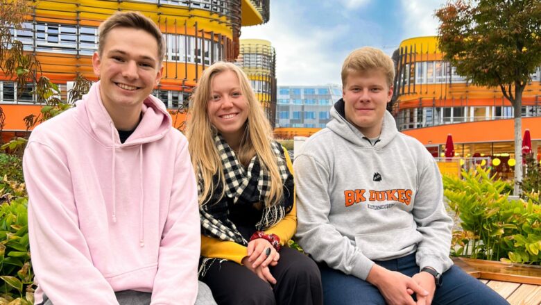 Hinter Xperience stehen (neben Freisinger) vier Gesellschafter:innen (v. l.): Simon Becke (Geschäftsführer und iOS-Entwickler), Sophie Kromp (Jusstudentin), Michael Steinbach (Master in Management an der WU Wien) und Bernhard Hammer (Student der technischen Informatik an der TU Wien - nicht abgebildet). © Xperience