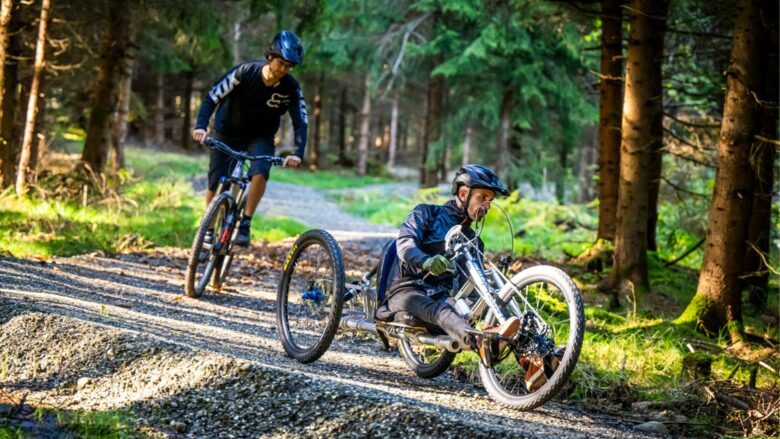 Mountainbiken ist ihre Leidenschaft: Simon Walch (Co-Founder & CEO) und Thomas Mayr (Co-Founder) leiten gemeinsam die technische Entwicklung, Simon zusätzlich das Testing, Thomas das Marketing. © Reset