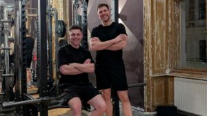 Die Gründer von SweatxEquity (v.l.): Niklas Benesch von ROI Ventures und Profi-Judoka Jakob Seybold. © SweatxEquity